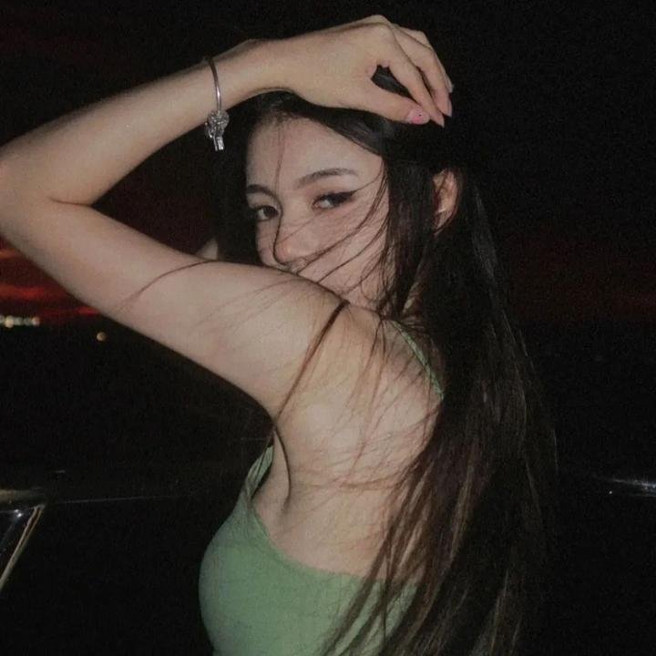 她比烟花寂寞